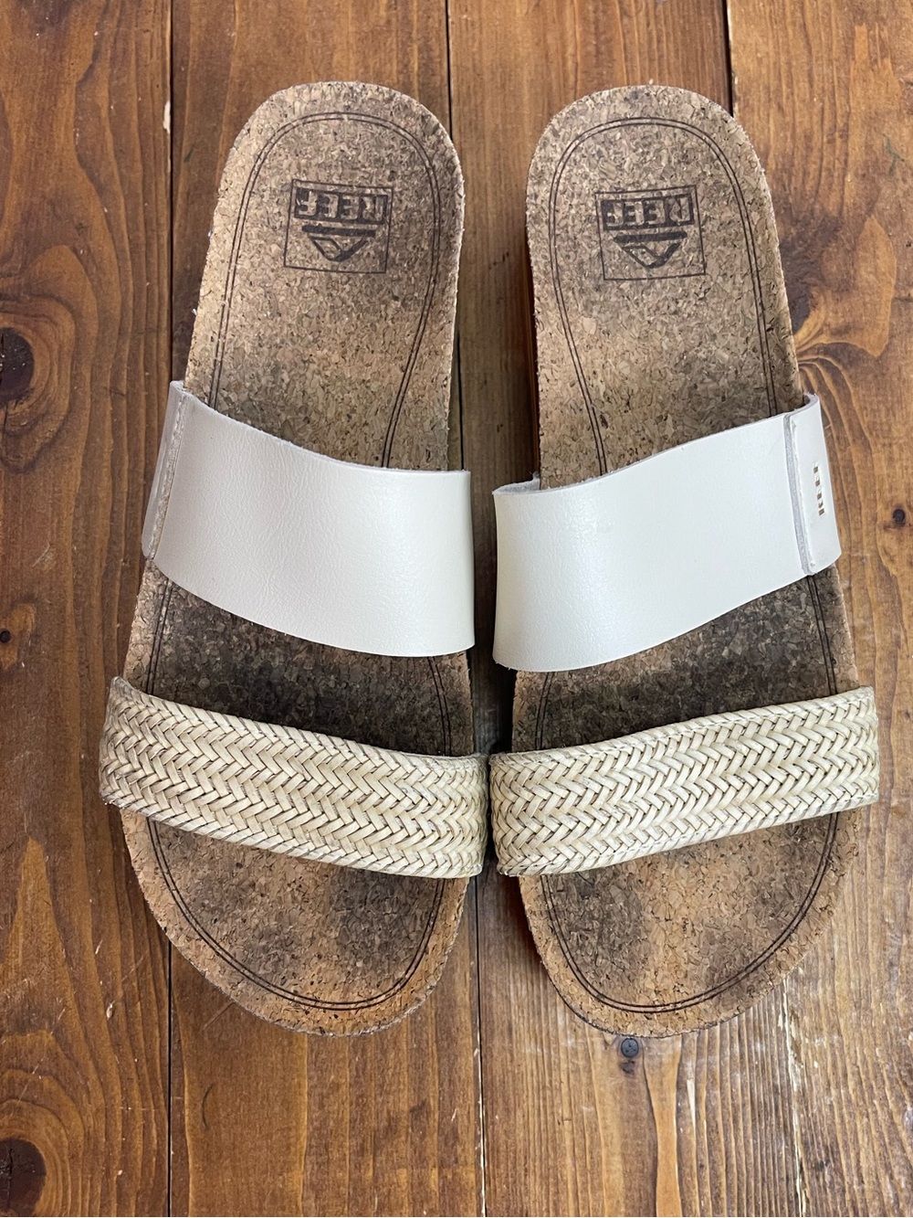 Reef women’s size 8 cushion vista hi cream sandals